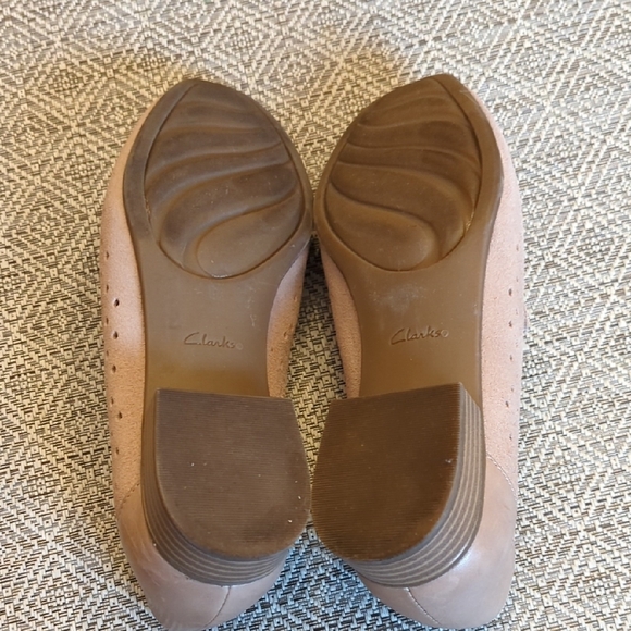 Clarks JULIET HAYES Suede Sand low-heel Loafers - Picture 7 of 7